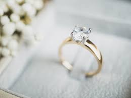 Many clients ask themselves how much they should spend on an engagement ring? The 4 Biggest Mistakes People Make Choosing An Engagement Ring