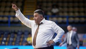 Έχει συνεργαστεί με τα μεγαλύτερα ονόματα του εληνικού πενταγράμμου. Giatras 8a Katalaboyn Ti Kanei O Promh8eas