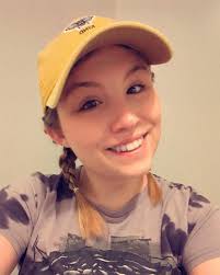 How dull. A hat lady's hat. Bees making mine cozy. 🐝