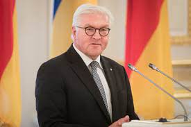 Hier zu sehen ist 1x die vip kolone, ein fustw der autobahnpolizei und der neue rtw von der bf neumünster. Datei Frank Walter Steinmeier 2018 Jpg Wikipedia