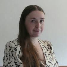 Actress and comedian Rosalind Russell was born #OnThisDay in 1907. Russell  starred as the fast-talking newspaper reporter Hildy Johnson in His Girl  Friday (1940). Russell's suits for the film were designed by