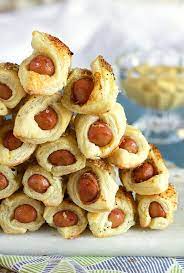 Easy Homemade Pigs In A Blanket Recipe Is Made With Puff Pastry For A Light Crispy Exterior So Simple And Quick Puff Pastry Recipes Appetizers Easy Recipes