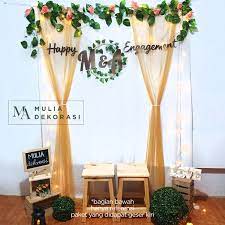 Backdrop sederhana bertema rustic ini cocok unt dijadikan latar foto lamaran atau ngunduh mantu. Jual Produk Dekorasi Lamaran Backdrop Lamaran Backdrop Termurah Dan Terlengkap Juni 2021 Bukalapak