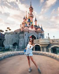 All Year Long Magic Awaits You At Disneyland No Matter When I Come Here I Fall Back In Time To My Happy Childho Viagem Paris Disney Em Paris Disney Viagens