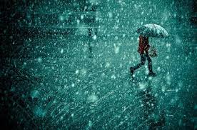 雨是一种自然降水现象。 大气层中的水蒸氣凝结成小水珠，大量的小水珠形成了云。 当云中的水珠达到一定质量以后就会下落至地表，这就是降雨。 雨是地球 水循环不可缺少的一部分，是大部分生态系统的水分来源，是几乎所有的远离河流的陆生植物补给淡水的唯一方法。 æå†™åˆ®é£Žä¸‹é›¨çš„å¥½å¥å­ ç¬¬ä¸€å¥å­ç½'