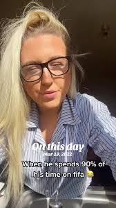 Nicole Vining's Instagram, Twitter & Facebook