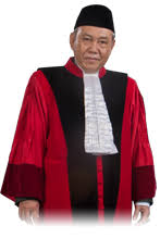 Hakim ketua suparman nyompa mempertanyakan visi misi dan dasar dari fpi apakah sama dengan tujuan teroris yang ingin mengganti dasar negara. Hakim Mahkamah Konstitusi Ri