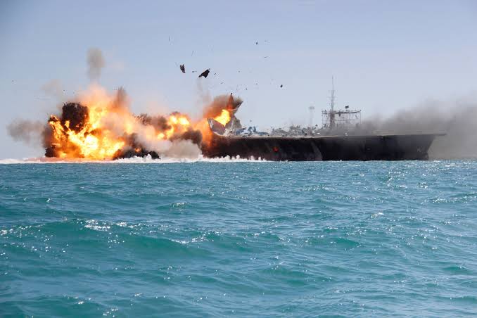 Iranian Forces Confront U.S. Warships in Strait of Hormuz