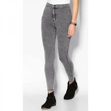 Jambe resserrée, bas ajusté et taille haute, le jean slim vous fait une silhouette élancée. Jean Taille Haute Coupe Skinny Femme Denim Noir 3 Suisses