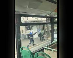 The shootings took place in the middle of the street at the end of the afternoon. Omzu Syc1bgudm