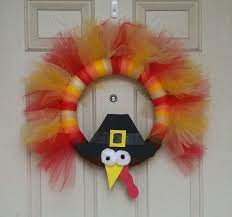 Diy Thanksgiving Turkey Wreath Using Styrofoam Wreath Tulle And Yarn For Face And Hat Use Foam And Puff Balls For Turkey Wreath Diy Thanksgiving Fall Crafts