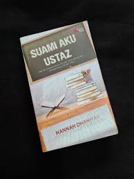 Hanya kepada ustaz hafiz sahaja tanggungjawab dan kepercayaan yang diberi untuk menjaga. Novel Melayu Romantis Romantik Suami Aku Ustaz Hannah Dhaniyah Karya Seni Books Stationery Books On Carousell