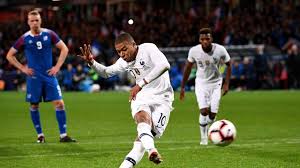 Vivez le match en direct entre l'équipe de france et l'islande, en 8eme de. Revivez France Islande 2 2 Kylian Mbappe Sauve Les Bleus D Une Deconvenue Lci