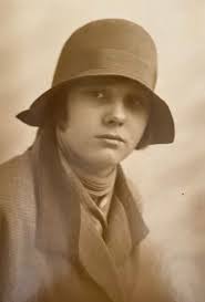 Some good talking points in these photographs. Firstly, note where the Post  Office is in the first picture. That was a shock to Me. I cannot read the  name of the Inn