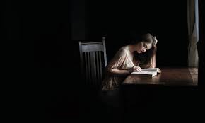 Chica adolescente leyendo un mapa chica leyendo un libro | descargar fotos gratis from image.freepik.com. Women Books Reading Wallpaper Resolution 1826x1094 Id 530247 Wallha Com