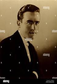 Lloyd Dickinson's Instagram, Twitter & Facebook