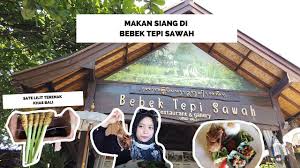 Waktu itu saya pernah cobain tempat makan ini pas outing kantor, dan asli saya langsung pusing tujuh keliling saking enaknya nih makanan. Review Bebek Crispy Terenak Di Bali Bebek Tepi Sawah Ubud Bali Youtube