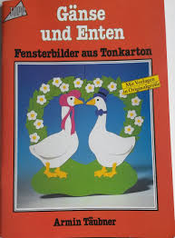 Dieses handgehäkelte fensterbild passt perfekt an jedes fenster und lässt ihren raum sehr gemütlich wirken. Ganse Und Enten Fensterbilder Aus Tonkarton Mit Vorlagen In Originalgrosse Amazon De Taubner Armin Bucher