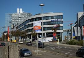 Fakt ist aber, dass du als mitglied bis zu 200 genossenschaftsanteile zu jeweils 52 euro erwerben kannst. Datei September 2011 Landesbank Bw Und Sparda Bank Stuttgart Innenstadt Jpg Wikipedia