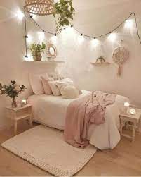 Choose aesthetic room accessories that will best complement your room. 24 Brilliant Dorm Room Decor Ideas With Small Space Hacks Small Apartment Bedrooms Apartment Bedroom Design Cozy Room Decor