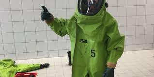 Dann meld dich einfach bei uns und komm vorbei! Ausbildung Chemikalienschutzanzug Freiwillige Feuerwehr Pinneberg