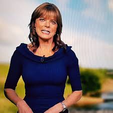 The official site of lear corporation. Ray Mach On Twitter Louise Lear Presenting Sunday S Bbc Weather Louiselear Navybluedress Bbcweather Style Fashion Hairstyle