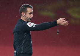 Tendangan bebas dalam sepak bola: Sederet Tugas Wasit Sepakbola Apa Saja Okezone Bola