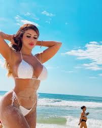 Cenapop · 10 vezes em que Cris Galêra quebrou a web ao exibir suas curvas