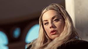 Bella Winth och vägen från mörker till ljus