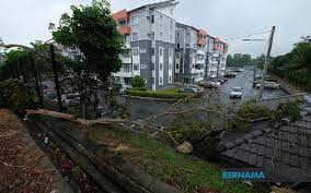Bandar baru salak tinggi merupakan pecahan kawasan pentadbiran bagi negeri selangor. Bernama Selangor Mb To Visit Storm Stricken Area In Bandar Baru Salak Tinggi Tomorrow