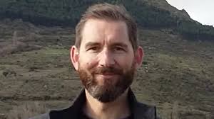 Man takes beautiful scenic photo