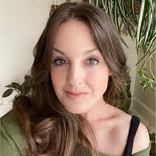 Abigail Benson's Instagram, Twitter & Facebook