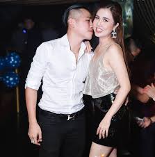 Btv ngọc trinh đã thẳng thắn chia sẻ về mức thu nhập của cô ở vtv. Chá»‹ Gai Ngá»c Trinh Co Tin Vui Vá»›i Ca Sá»¹ Tieu Quang Sau Ná»­a NÄƒm CÆ°á»›i