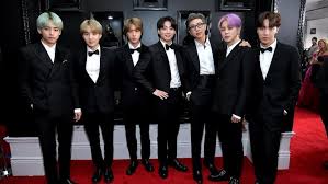 Beberapa hari ini, boyband asal korea selatan itu mengejutkan penggemarnya dengan muncul melalui video singkat dan menyapa. Susahnya Datang Ke Jumpa Fans Bts Ada Ujiannya Lho