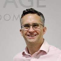 Robert Farrimond's Instagram, Twitter & Facebook