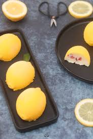 Entremets Citrons Fruits Rouges Moule Limone Silikomart Recette Citron Fruit Recette Gateaux Et Desserts