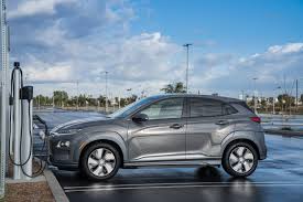 Hyundai also redesigned the reverse lights and rear bumper. 2020 Hyundai Kona Electric Gains 10 25 Inch Touchscreen Battery Warmer System Carscoops