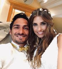 Schon am montag hatte cathy hummels auf instagram verraten, dass sie beim spiel im stadion anwesend sein wird. Mit Parchenfoto Cathy Feiert Funften Hochzeitstag Mit Mats Promiflash De