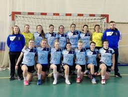 L'équipe féminine egyptienne de handball al ahly a été sacrée championne de la coupe d'egypte après avoir battu , mercredi soir , ses rivales de lors du match de ligue des champions féminin la semaine dernière , buducnost contre valcea, la serbe, kristina lišcevic, a assisté asma elghaoui. Handball L Asm Rivery Un Club Familial Gazettesports