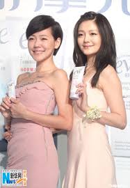 She was in a duo group called s.o.s. (sisters of shu) with her sister dee hsu. China Entertainment News Barbie Hsu And Dee Hsu