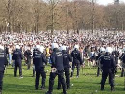 184 likes · 8 talking about this. Confrontations Autopompe Jets De Bouteilles Arrestations Retour Sur La Boum Qui A Degenere Au Bois De La Cambre Photos Videos La Libre