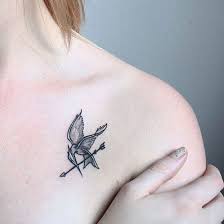 20 Of The Best Hunger Games Tattoos Ever Dovme Fikirleri Dovme Aclik Oyunlari