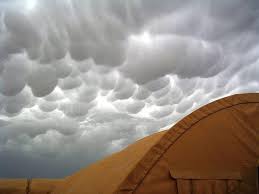 الماماتوس (mammatus clouds), أو سحابة صدرية 12، مصطلح في علم الطقس يطلق على الشكل الخلوي لتجعدات أو رزم تحت سحابة أساسية. Ø§Ù„Ù…Ø³Ù†Ø¯ Ø³Ø­Ø¨ Ø§Ù„Ù…Ø§Ù…Ø§ØªÙˆØ³ Ø®Ø·Ø±Ø© Ø¹Ù„Ù‰ Ø§Ù„Ù…Ù„Ø§Ø­Ø© Ø§Ù„Ø¬ÙˆÙŠØ©