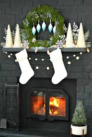 You will learn how to felt with wool roving and how to string them into a beautiful garland to adorn your babies nursery room, put them in your plants, christmas tree or mantle or wherever you want to add some fun color. Easy Diy Felt Ball Garland Dans Le Lakehouse
