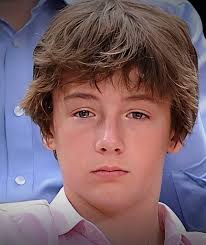 He was only 13 years old when he lost his star mom in a sudden accident  😭💔 Years later, he took her lost name, despite being dad's carbon copy 😲  His tragic