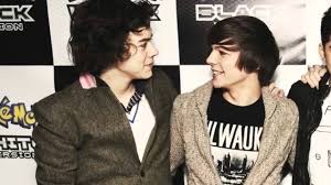 Love Will Tear Us Apart T Shirt Louis Tomlinson Larry Stylinson 2010 2013 Notice Louis Shirt At 3 43 3 47 It Says Love Will Tear Us Apart This Video Is Amazing Try Larry Stylinson Larry Larry Shippers