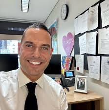 Back at my desk in NSW Parliament for 2024, with a photo of Vic by my side!  Big day so far: Government will legislate to give them powers to prevent  off-shore oil