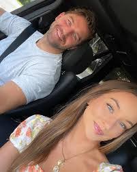 Anna Lanter's Instagram, Twitter & Facebook