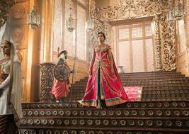 It has been rumored that the movie will keep much of the musical element of the 1992 original intact with a story told in a nonlinear format according to disney. The Costumes In The Live Action Aladdin Include Authentic Middle Eastern References And Modern Day Streetwear Influences Fashionista