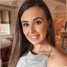 Wendy Poff's Instagram, Twitter & Facebook